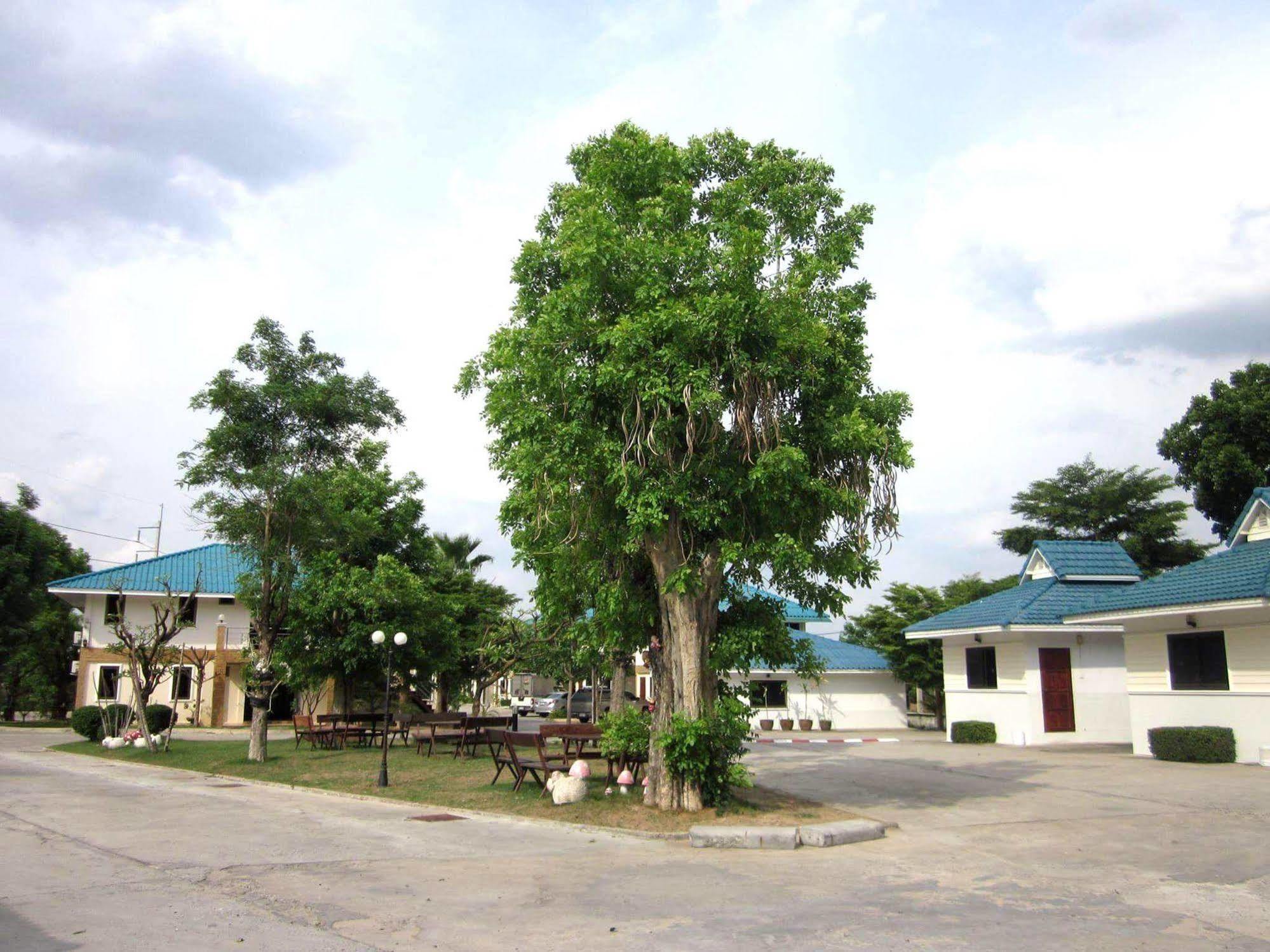 โรงแรมฟ้าพราวฝน Fah Proud Fon Hotel Nakhon Ratchasima Exterior photo